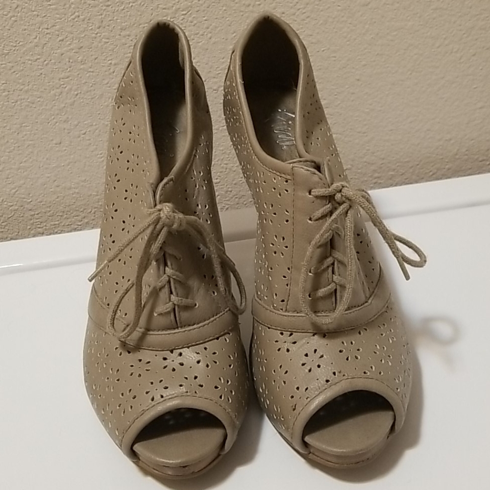 High heel shoes